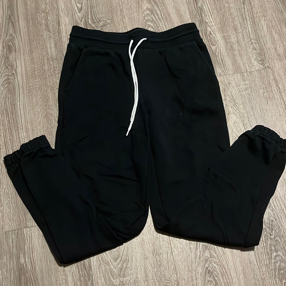 black sweat pants